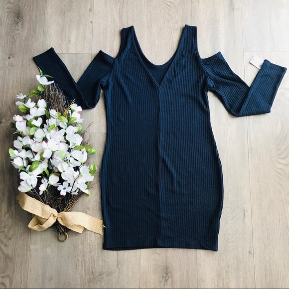 Cold shoulder long sleeve sweater dress Brand new - Picture 2 of 3